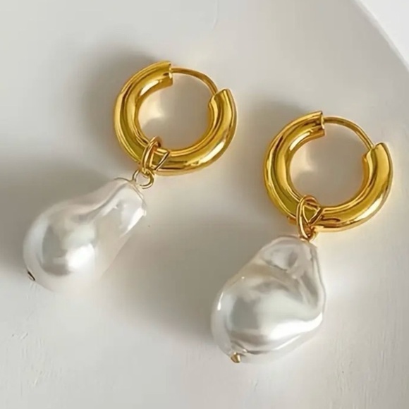 ✨Anthropologie Alta Gold Pearl Drop Earrings - Picture 6 of 6